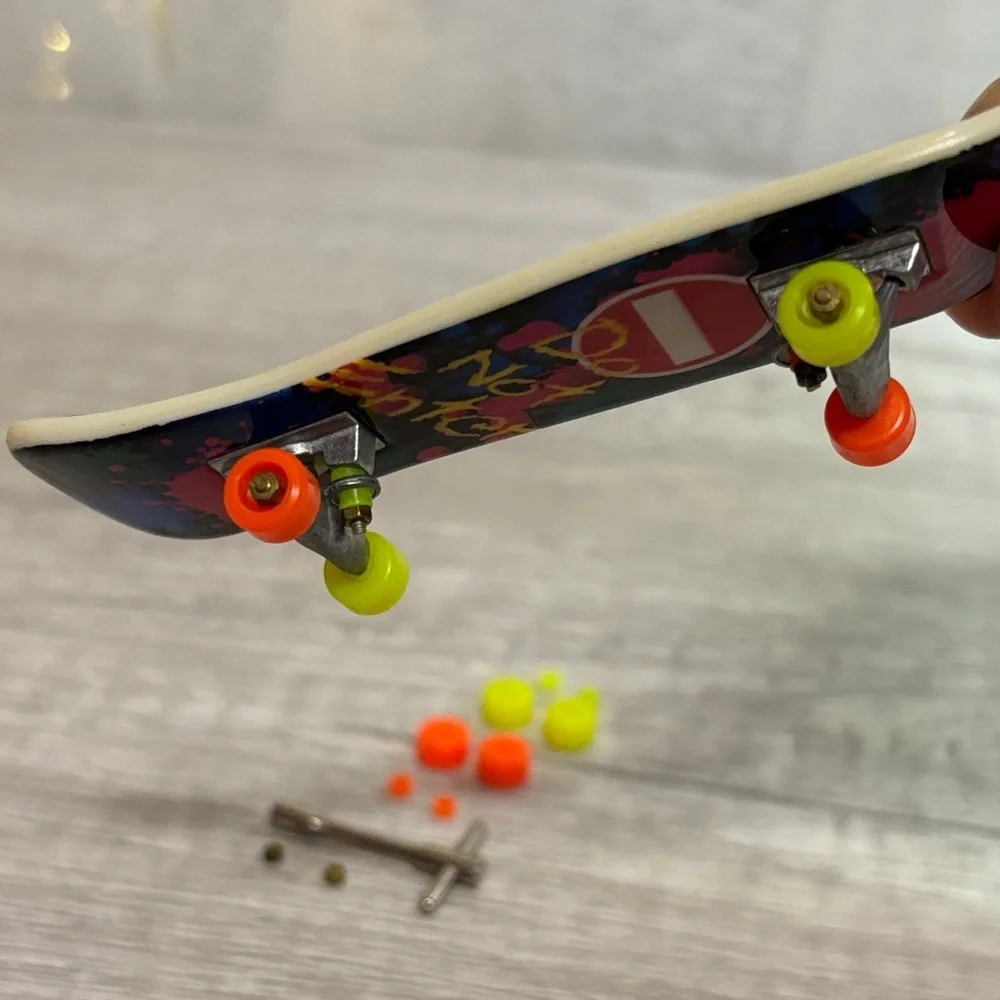 Mini Finger Skateboard Toy Set